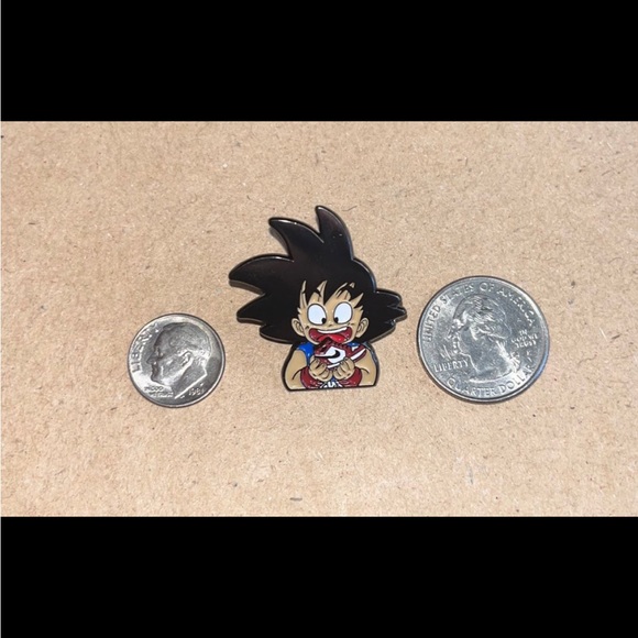 Dragon Ball Z Pin - Kid Goku w/ Nike Sneaker - Picture 3 of 3